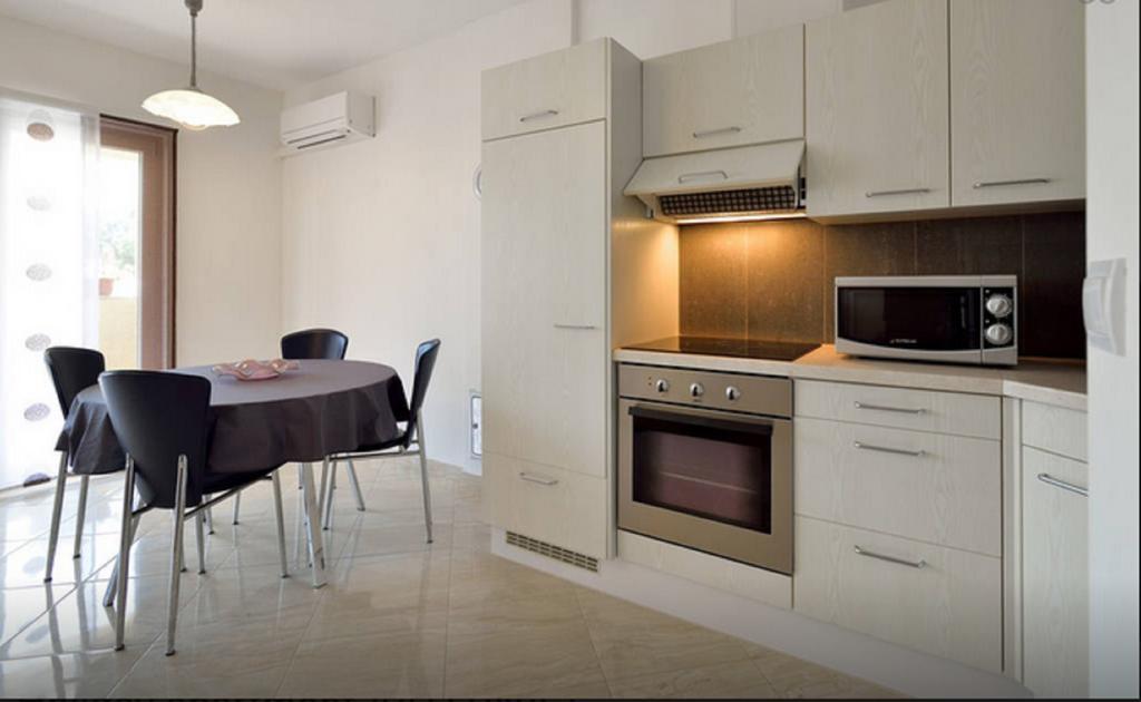 Apartment Una Pula Exterior photo