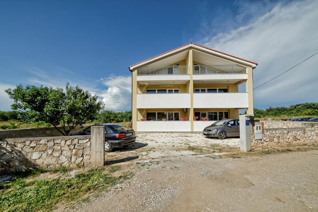 Apartment Una Pula Exterior photo